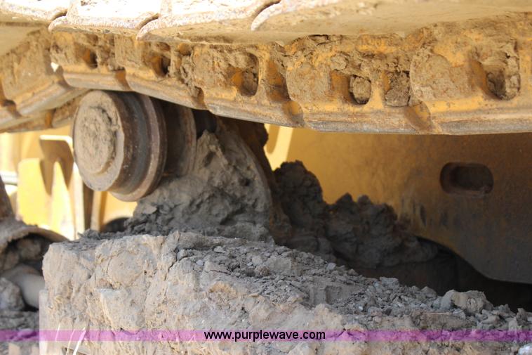 image for item I1593 2004 John Deere 750C LT dozer