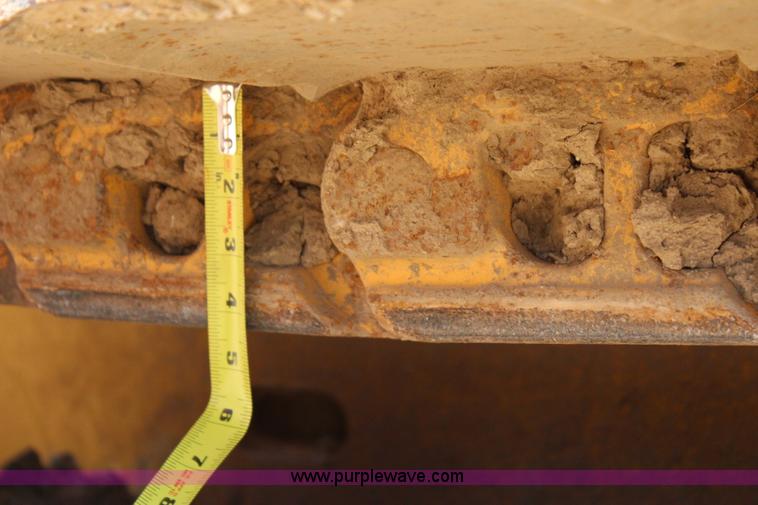 image for item I1593 2004 John Deere 750C LT dozer