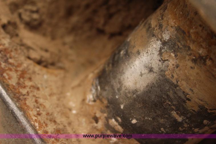 image for item I1593 2004 John Deere 750C LT dozer