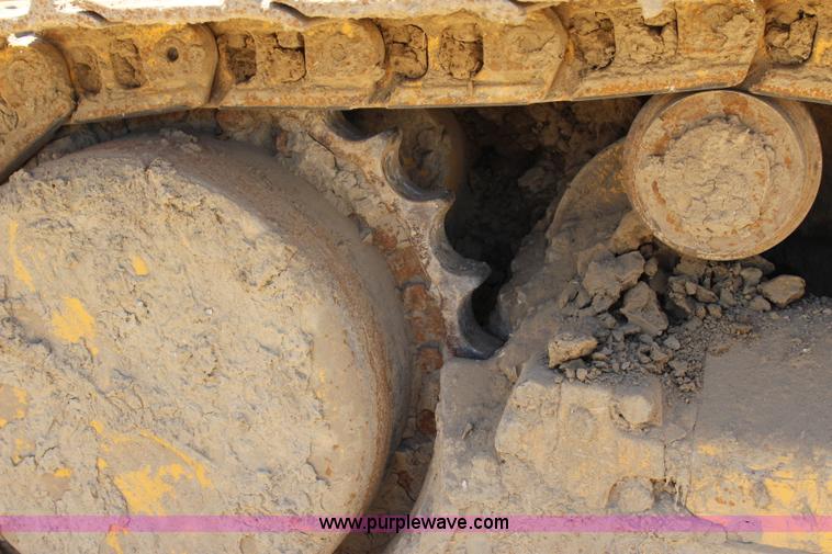 image for item I1593 2004 John Deere 750C LT dozer