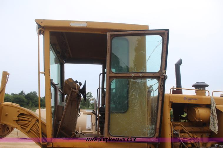 image for item J4489 1986 Caterpillar 12G motor grader