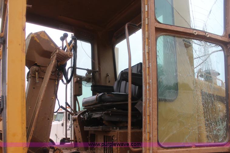 image for item J4489 1986 Caterpillar 12G motor grader