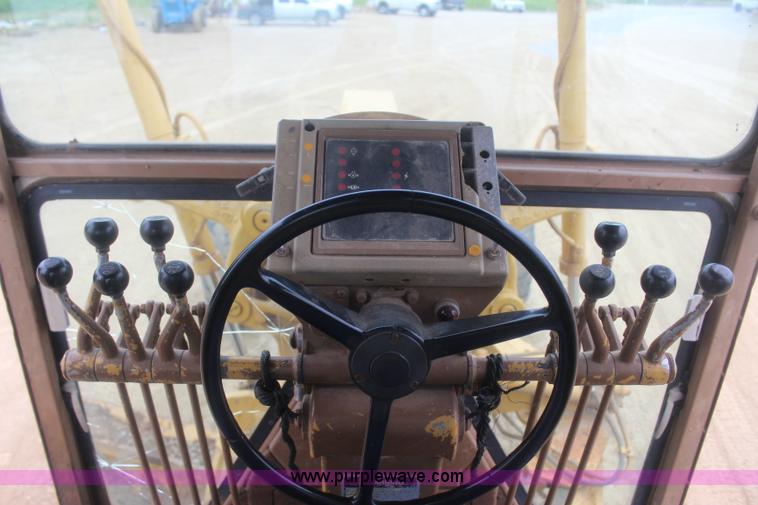 image for item J4489 1986 Caterpillar 12G motor grader