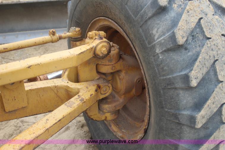 image for item J4489 1986 Caterpillar 12G motor grader