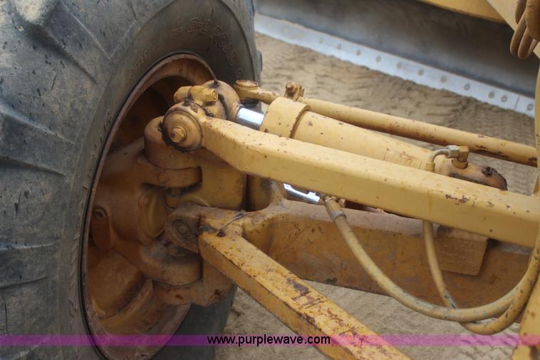 image for item J4489 1986 Caterpillar 12G motor grader