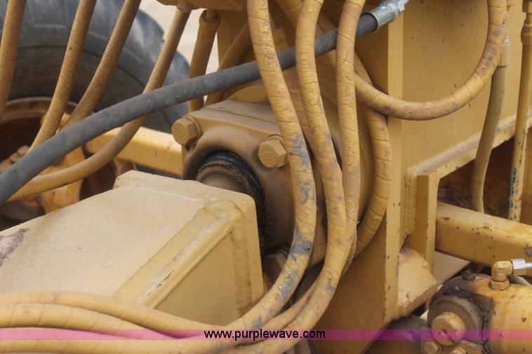 image for item J4489 1986 Caterpillar 12G motor grader