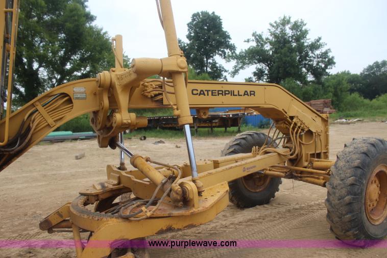 image for item J4489 1986 Caterpillar 12G motor grader
