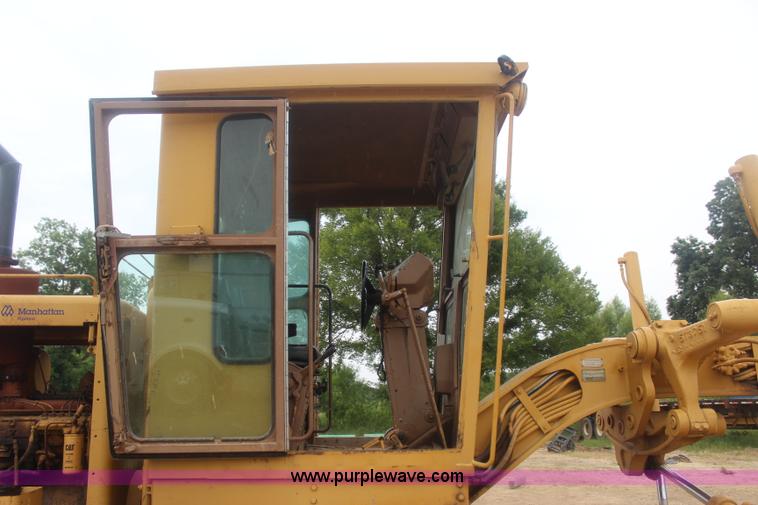 image for item J4489 1986 Caterpillar 12G motor grader