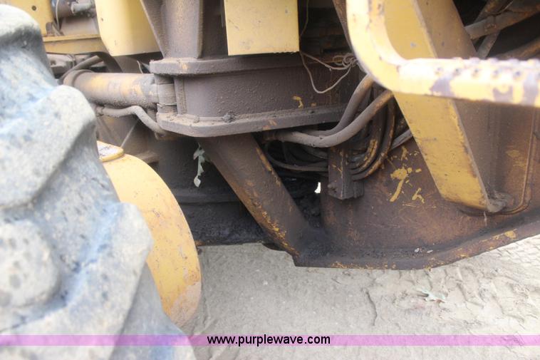 image for item J4489 1986 Caterpillar 12G motor grader