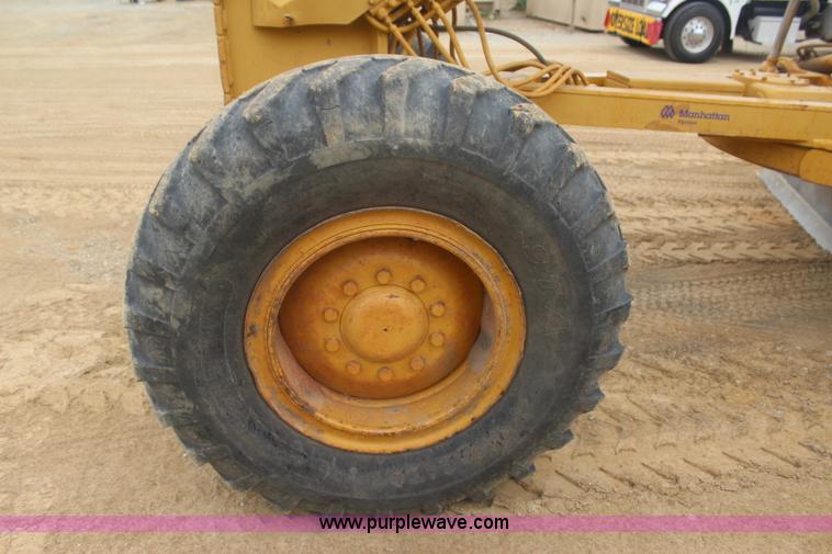 image for item J4489 1986 Caterpillar 12G motor grader