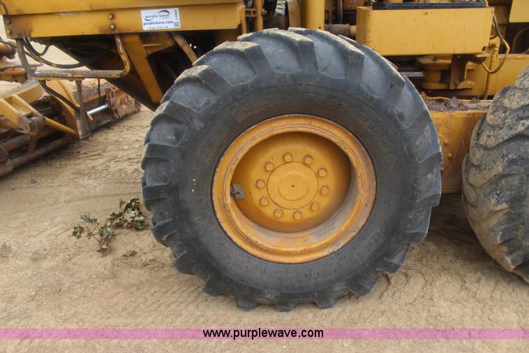 image for item J4489 1986 Caterpillar 12G motor grader