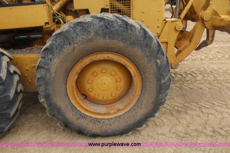 image for item J4489 1986 Caterpillar 12G motor grader