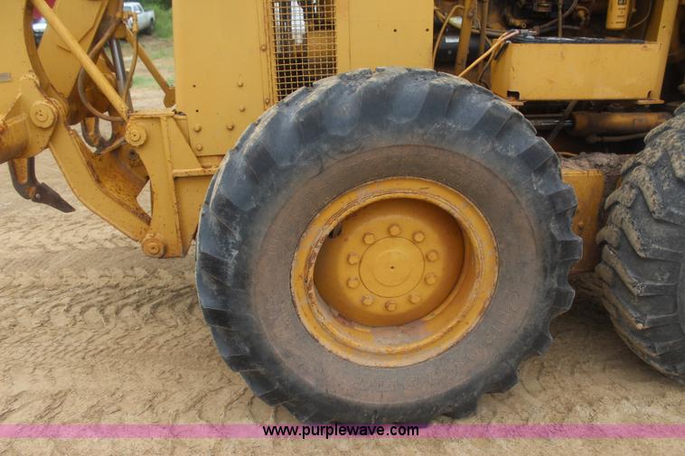 image for item J4489 1986 Caterpillar 12G motor grader