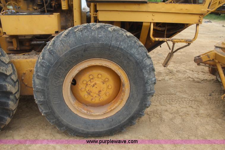 image for item J4489 1986 Caterpillar 12G motor grader