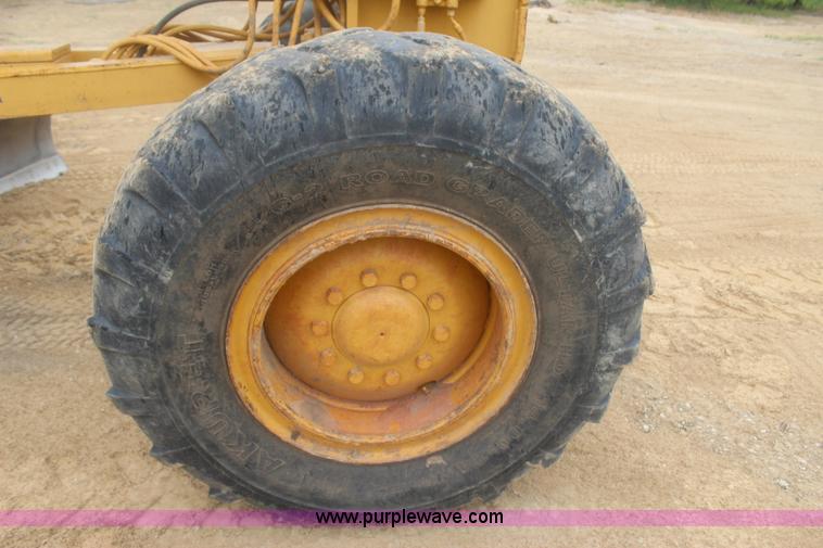 image for item J4489 1986 Caterpillar 12G motor grader
