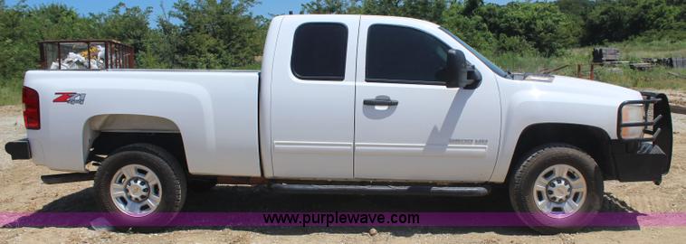 image for item J4499 2010 Chevrolet Silverado 2500HD Z71 Ext. Cab pickup truck