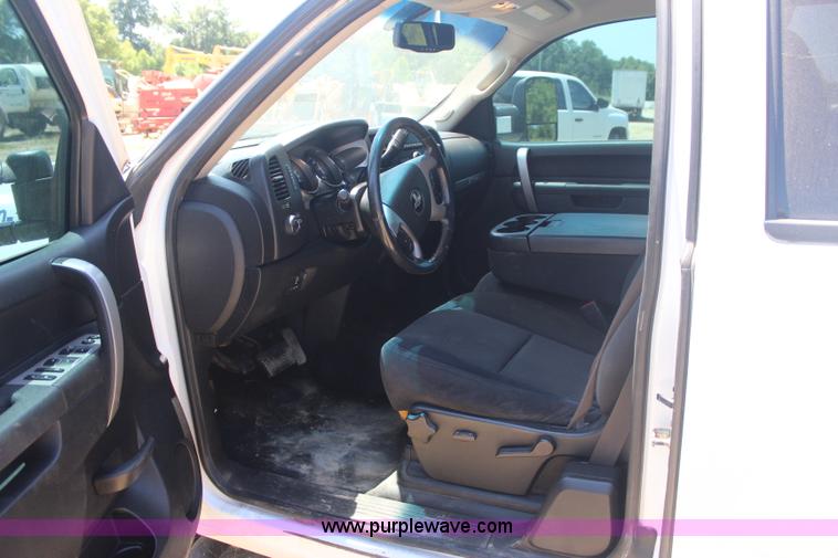 image for item J4499 2010 Chevrolet Silverado 2500HD Z71 Ext. Cab pickup truck
