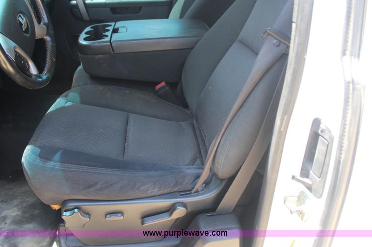 image for item J4499 2010 Chevrolet Silverado 2500HD Z71 Ext. Cab pickup truck