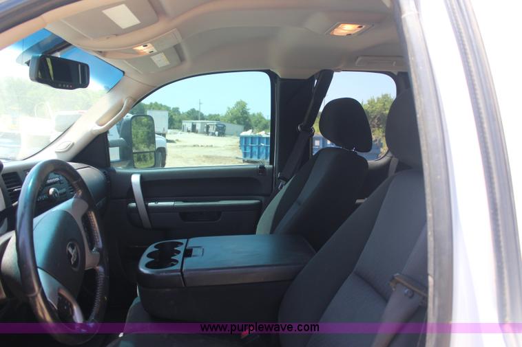 image for item J4499 2010 Chevrolet Silverado 2500HD Z71 Ext. Cab pickup truck