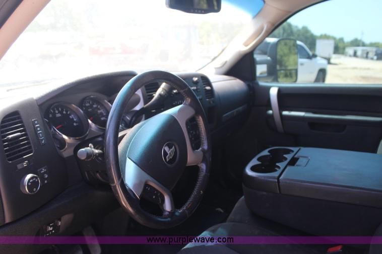 image for item J4499 2010 Chevrolet Silverado 2500HD Z71 Ext. Cab pickup truck