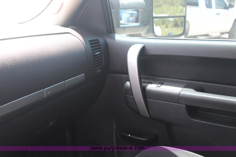 image for item J4499 2010 Chevrolet Silverado 2500HD Z71 Ext. Cab pickup truck