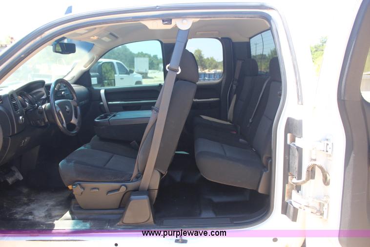 image for item J4499 2010 Chevrolet Silverado 2500HD Z71 Ext. Cab pickup truck