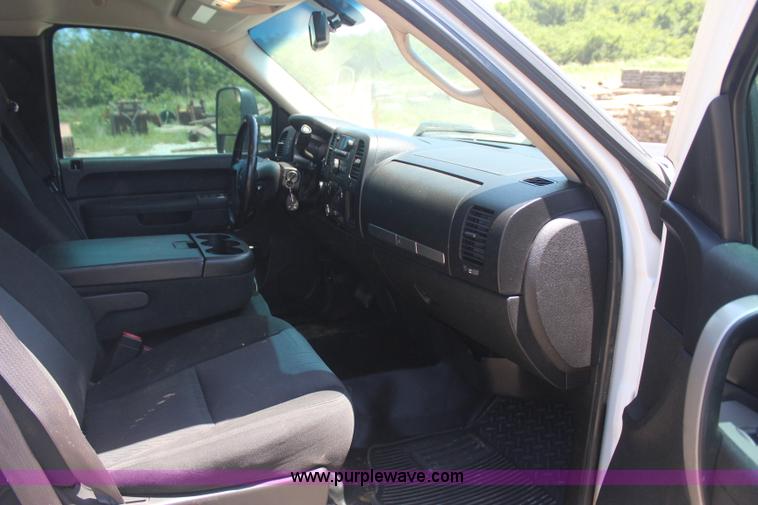 image for item J4499 2010 Chevrolet Silverado 2500HD Z71 Ext. Cab pickup truck