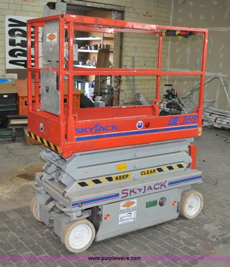Skyjack SJIII 3219 scissor lift noreserve auction on Thursday