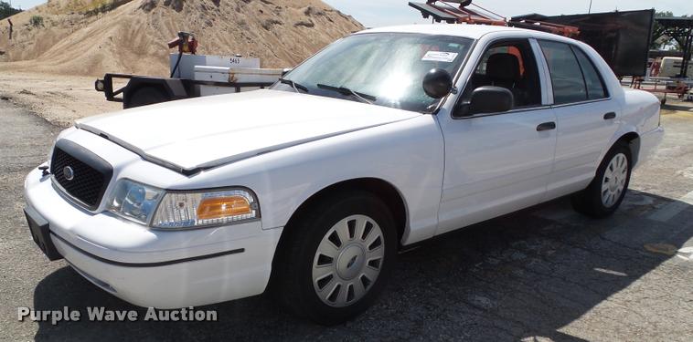 image for item J4775 2010 Ford Crown Victoria Police Interceptor