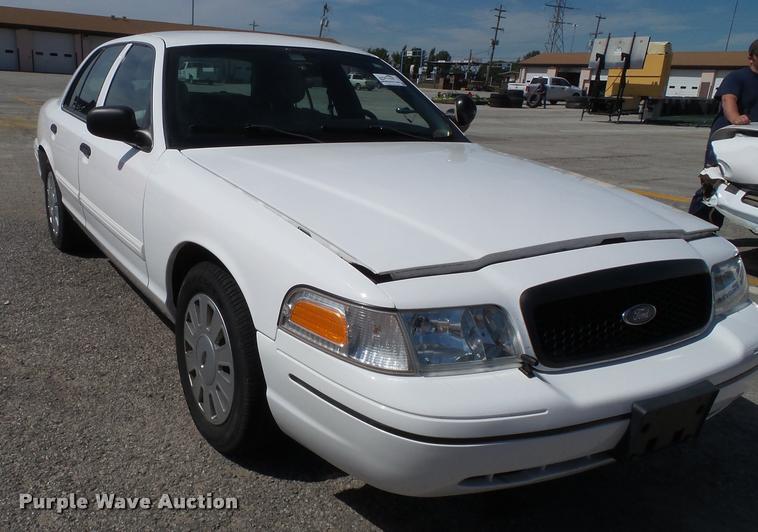 image for item J4775 2010 Ford Crown Victoria Police Interceptor
