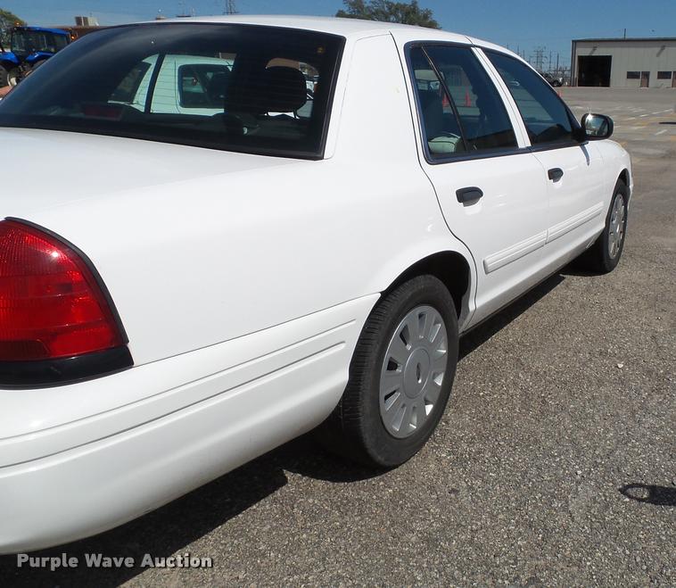 image for item J4775 2010 Ford Crown Victoria Police Interceptor