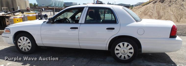 image for item J4775 2010 Ford Crown Victoria Police Interceptor