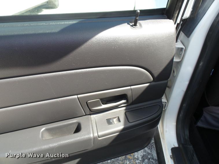 image for item J4775 2010 Ford Crown Victoria Police Interceptor