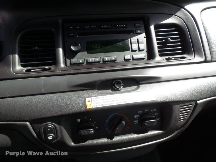 image for item J4775 2010 Ford Crown Victoria Police Interceptor