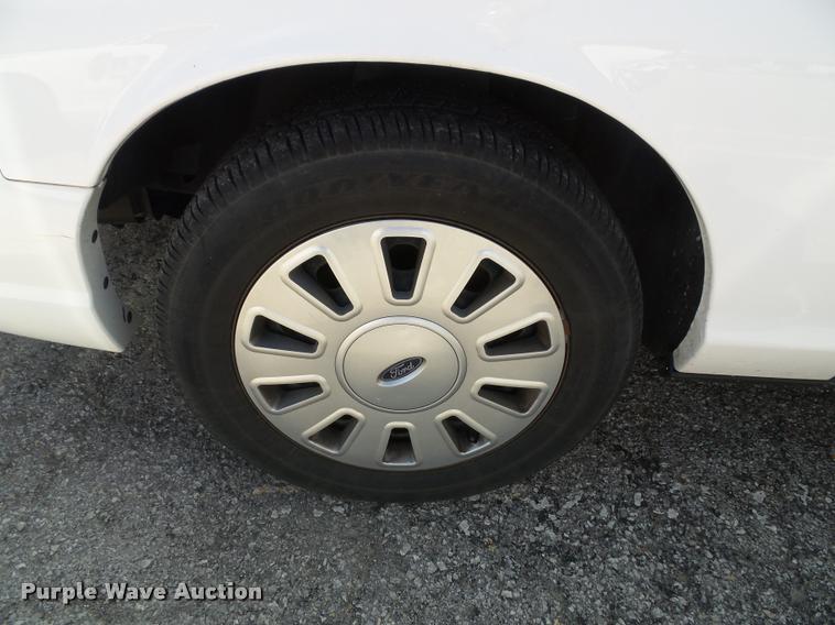 image for item J4775 2010 Ford Crown Victoria Police Interceptor