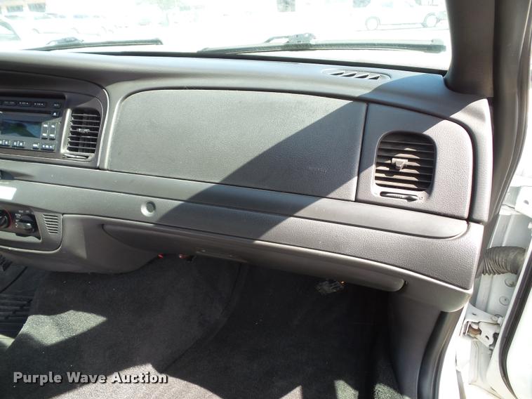 image for item J4775 2010 Ford Crown Victoria Police Interceptor