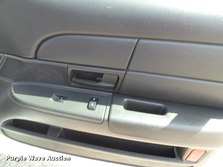 image for item J4775 2010 Ford Crown Victoria Police Interceptor