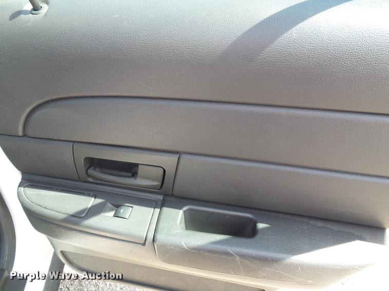 image for item J4775 2010 Ford Crown Victoria Police Interceptor