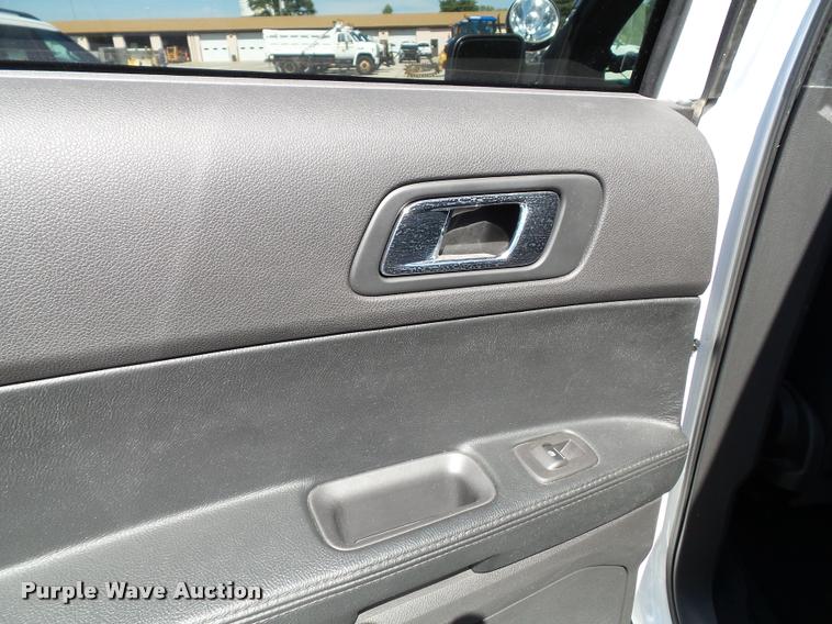 image for item J4784 2013 Ford Explorer Police Interceptor Utility SUV