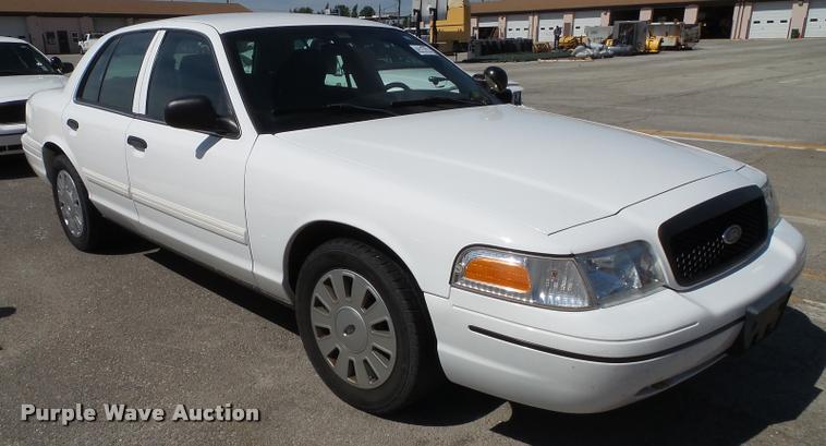 image for item J4790 2011 Ford Crown Victoria Police Interceptor