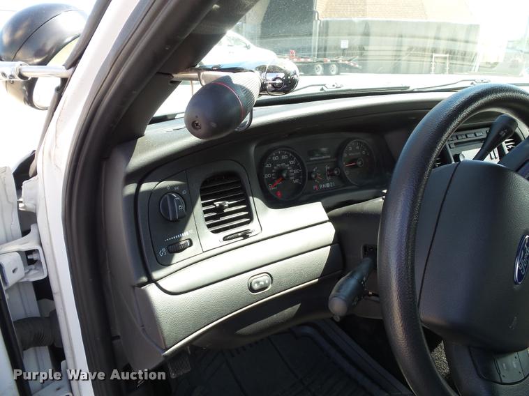 image for item J4790 2011 Ford Crown Victoria Police Interceptor