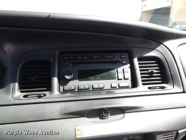 image for item J4790 2011 Ford Crown Victoria Police Interceptor