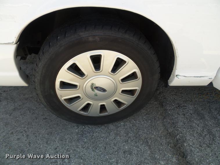 image for item J4790 2011 Ford Crown Victoria Police Interceptor