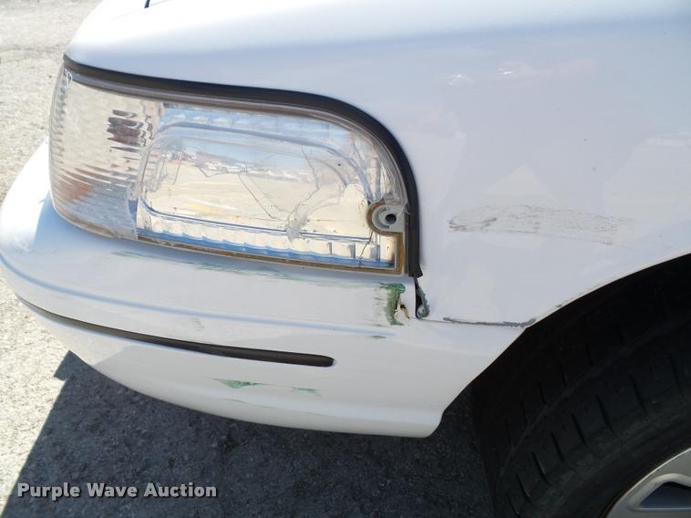 image for item J4790 2011 Ford Crown Victoria Police Interceptor