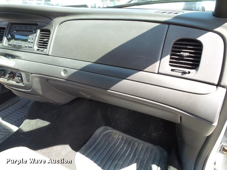 image for item J4790 2011 Ford Crown Victoria Police Interceptor