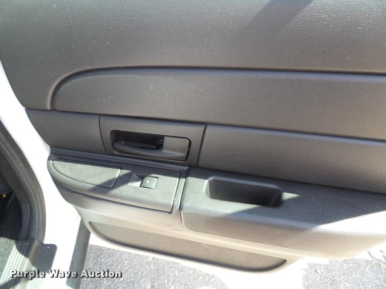 image for item J4790 2011 Ford Crown Victoria Police Interceptor