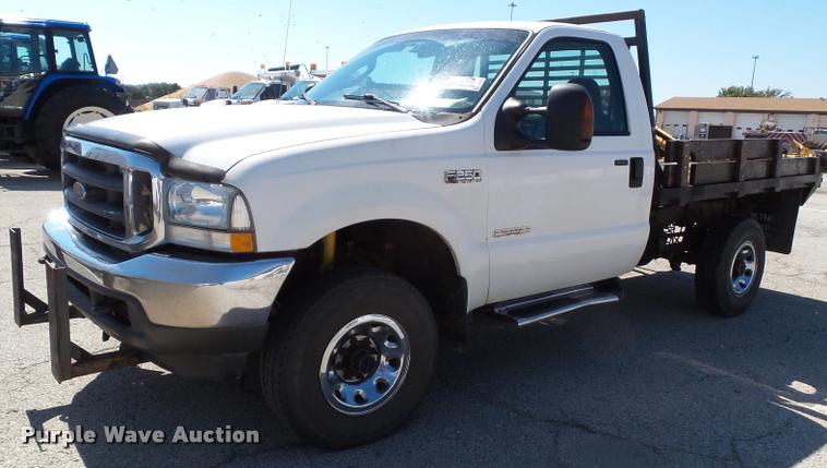image for item J4792 2004 Ford F250 Super Duty XLT flatbed pickup truck