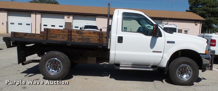 image for item J4792 2004 Ford F250 Super Duty XLT flatbed pickup truck