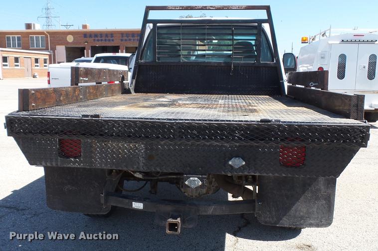 image for item J4792 2004 Ford F250 Super Duty XLT flatbed pickup truck