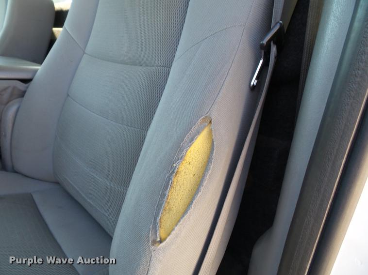 image for item J4792 2004 Ford F250 Super Duty XLT flatbed pickup truck